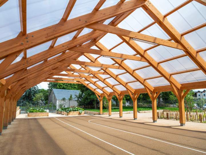 Nous assurons la solidité de la structure et protection de votre toit.